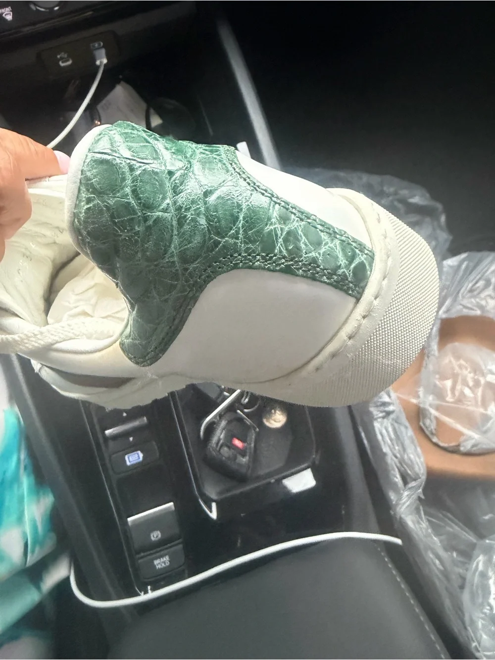 Gucci White Leather Low-Top Sneaker with Green and Red Web